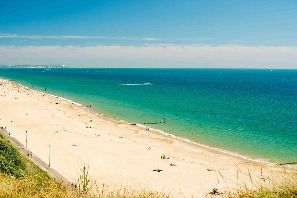 Spacious 4 Bed Rooms, Parking, Garden And Near Parks, Beaches And University Bornemouth Extérieur photo