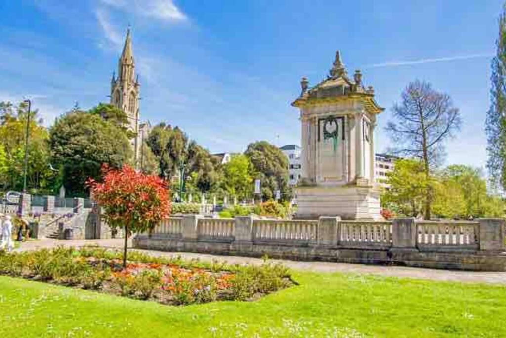 Spacious 4 Bed Rooms, Parking, Garden And Near Parks, Beaches And University Bornemouth Extérieur photo