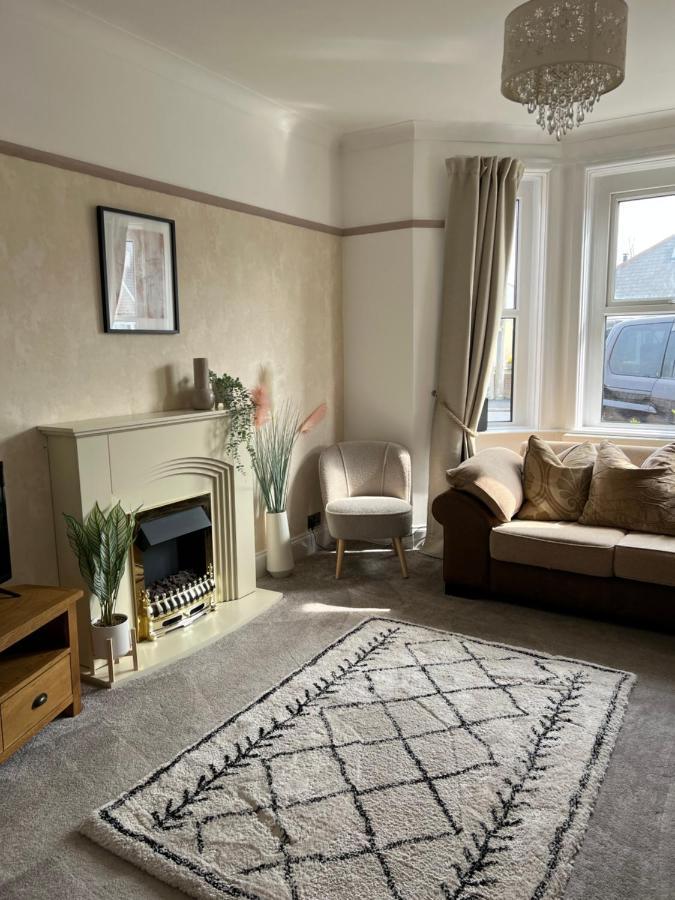 Spacious 4 Bed Rooms, Parking, Garden And Near Parks, Beaches And University Bornemouth Extérieur photo