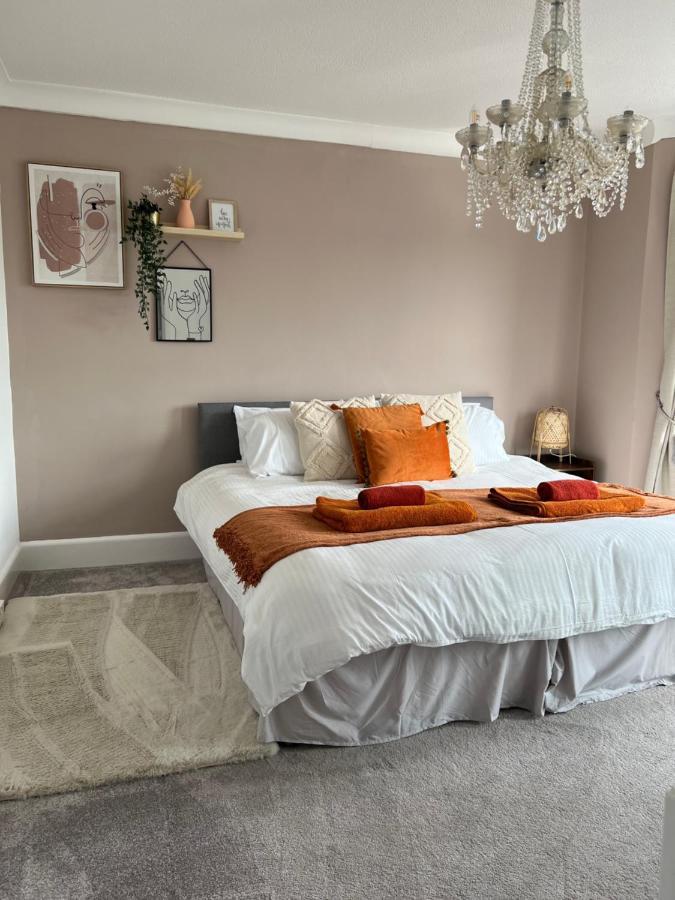 Spacious 4 Bed Rooms, Parking, Garden And Near Parks, Beaches And University Bornemouth Extérieur photo
